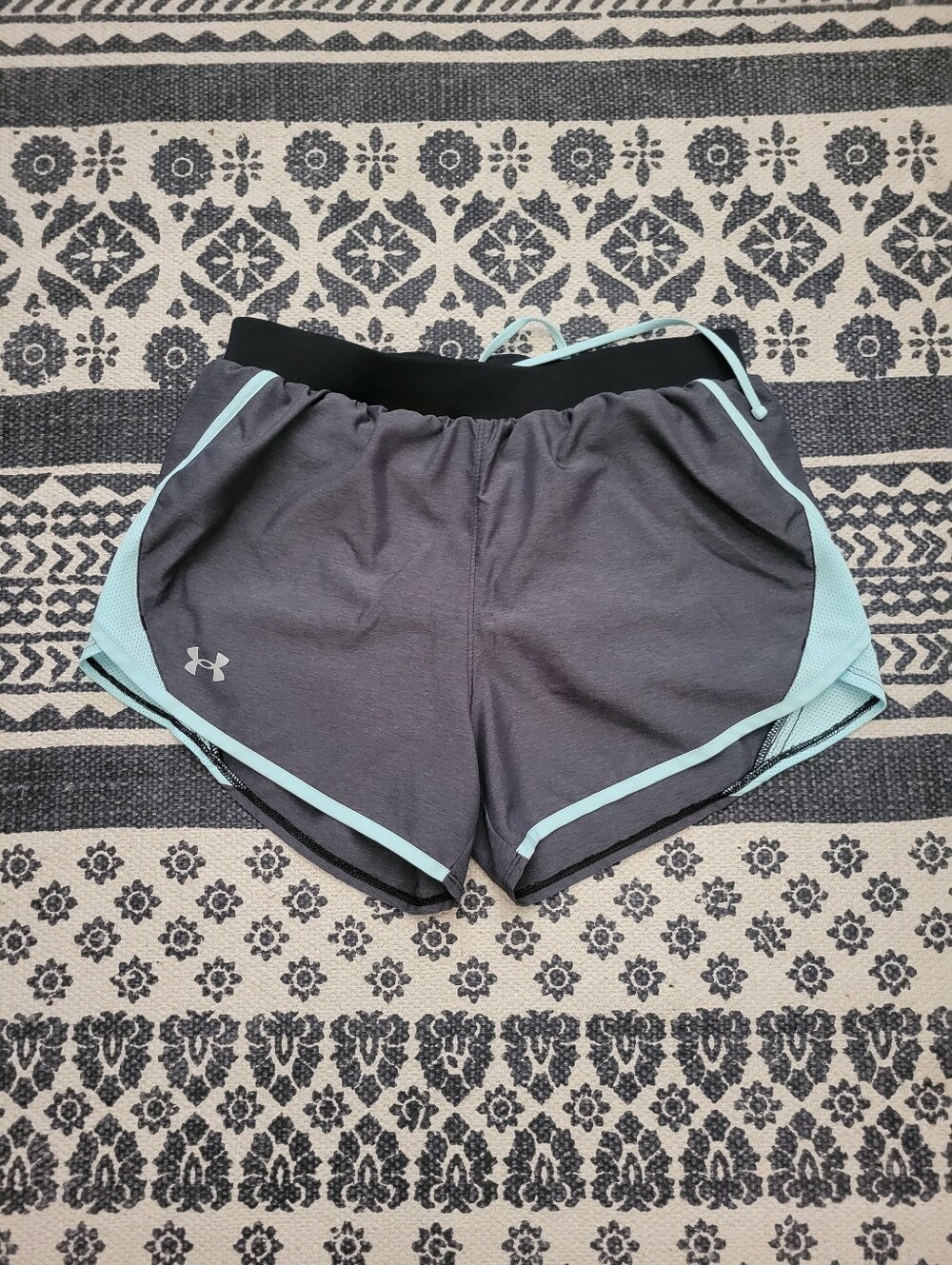 Under Armour Women's Black with Light Blue Trim Athletic Shorts Running Size S